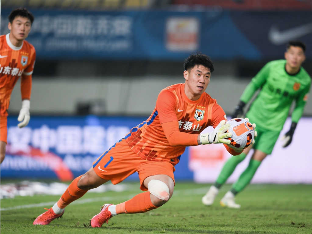 王大雷时隔4年再为国足踢满全场